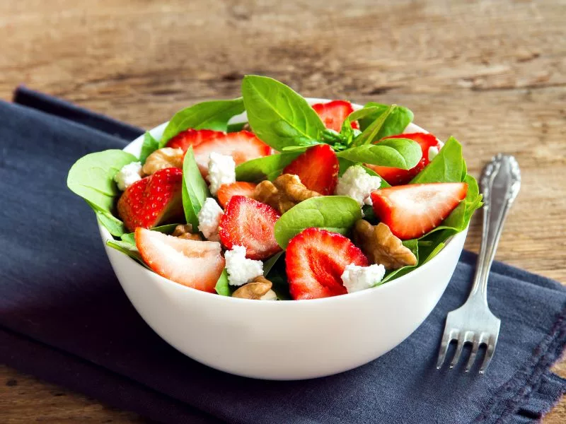 Strawberry Spinach Salad: A Delightful Burst of Flavours and Health Benefits